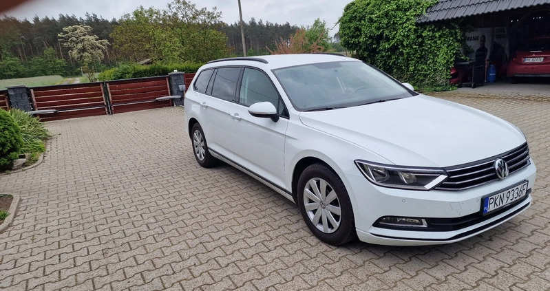 Volkswagen Passat cena 61200 przebieg: 138600, rok produkcji 2018 z Zakliczyn małe 56